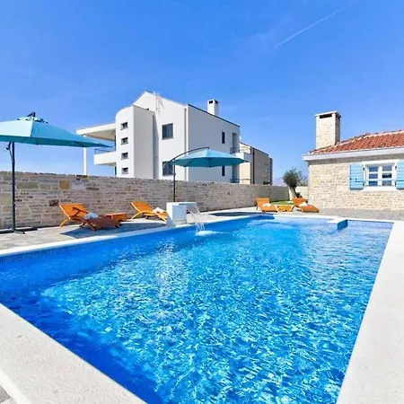Stonevilla With Heated Pool Vrsi