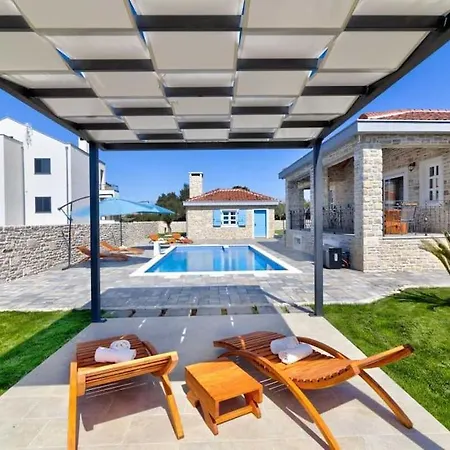 Stonevilla With Heated Pool * Vrsi