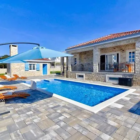 Villa Stonevilla With Heated Pool *
