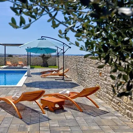 Stonevilla With Heated Pool *