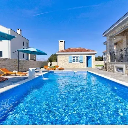 Stonevilla With Heated Pool Vila *