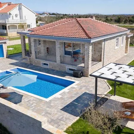 Stonevilla With Heated Pool Vila Vrsi